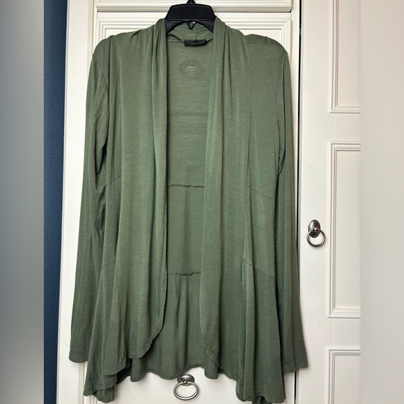 Sage color open duster with scalloped hem - Picture 1 of 7